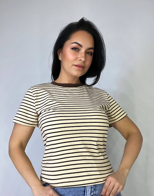 Футболка жіноча A-N 25190 смугаста базова контрастний комір середня довжина one size коричнева, коричневий, one size Київ - фото 1