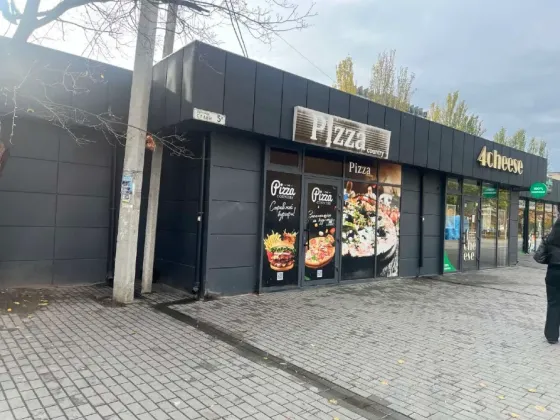 Арендуйте магазин/кафе на бульваре Глори. Красная линия, отдельный вход. Максимальный трафик. Хорошая реконструкция Днепр