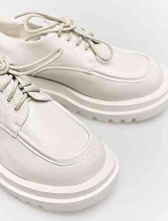 Жіночі Бежеві броги Туфлі Оксфорди Танкетка Білі Шкіряні Мокасини (розміри: 36,37,38,39,40,41) Дніпро