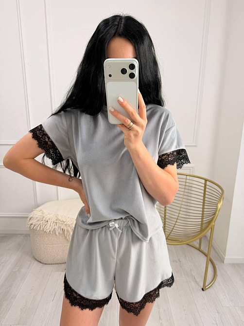 Жіноча піжама-двійка з велюру з мереживом Сірий Одеса - фото 7