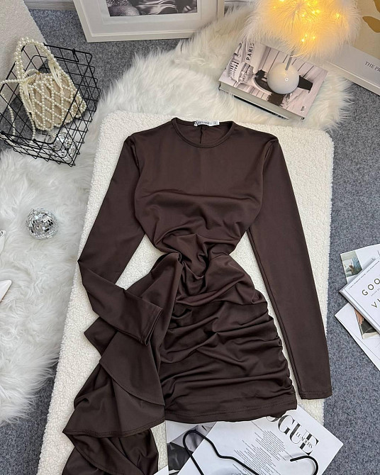 Женское праздничное платье мини со шлейфом микродайвинг Шоколадный, 46/48 Одесса - изображение 2