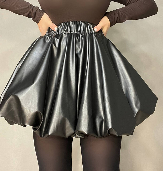 Юбка женская Ariadna 2418 короткая пышная баллон на резинке экоркожа черная, черный, M Киев - изображение 1