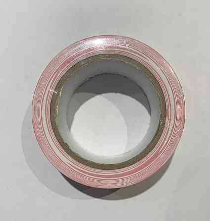 Клейкая лента для разметки красно-белая CARBON TAPE 50мм х 33м Ровно