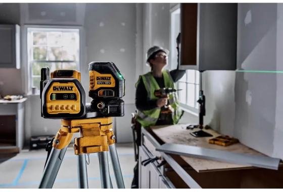 Професійний рівень лазерний лінійний DeWALT DCE088D1G18 : з АКБ, 30м, 2 промені зелені Київ