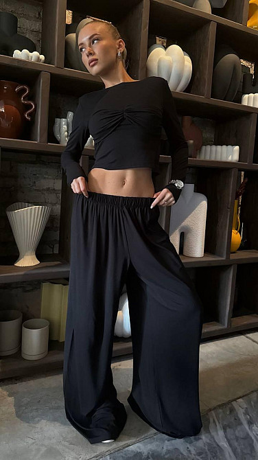 Жіночий стильний костюм-двійка: лонгслів з імітацією бра та штани віскоза Чорний Одеса - фото 3