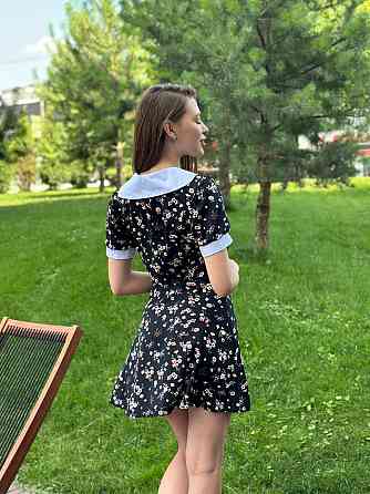 Жіноча міні-сукня з білим комірцем Чорний з квітами XS-S Харків