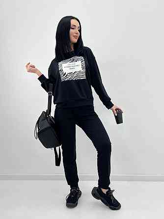 Трикотажный спортивный костюм с принтом 