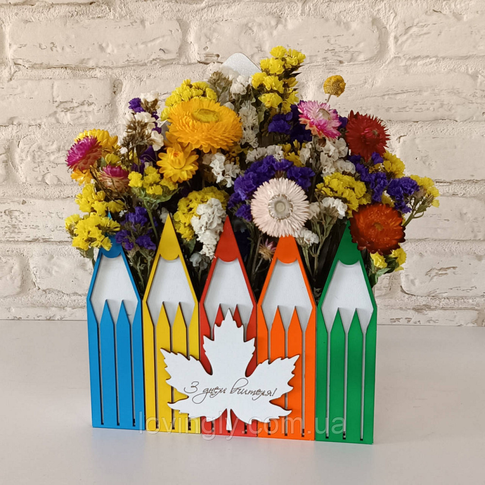 Букет цветов в корзинке-органайзере 