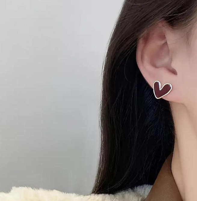 Минималистичные серьги-пусеты в форме сердца, красные, 13 мм Женские гвоздики для повседневной носки Киев - изображение 3