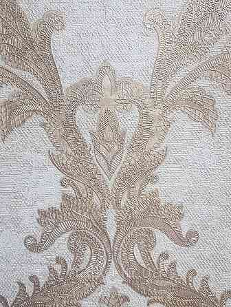 Шпалери вінілові на флізеліні AdaWall Seyyah 1.06х10 вензелю великі структурні золотисті на бежевому Київ