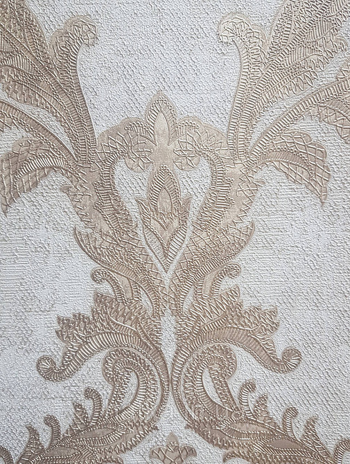 Шпалери вінілові на флізеліні AdaWall Seyyah 1.06х10 вензелю великі структурні золотисті на бежевому Київ - фото 3