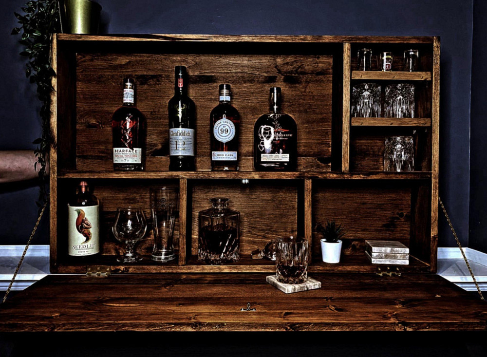 Настенный бар 