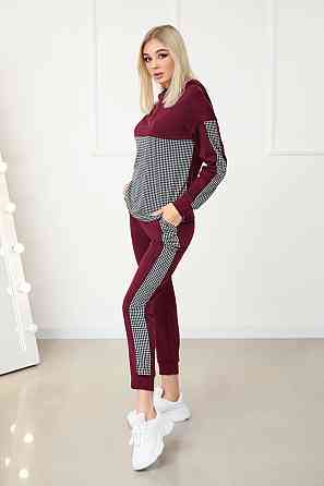 Повседневный женский костюм из трикотажа 