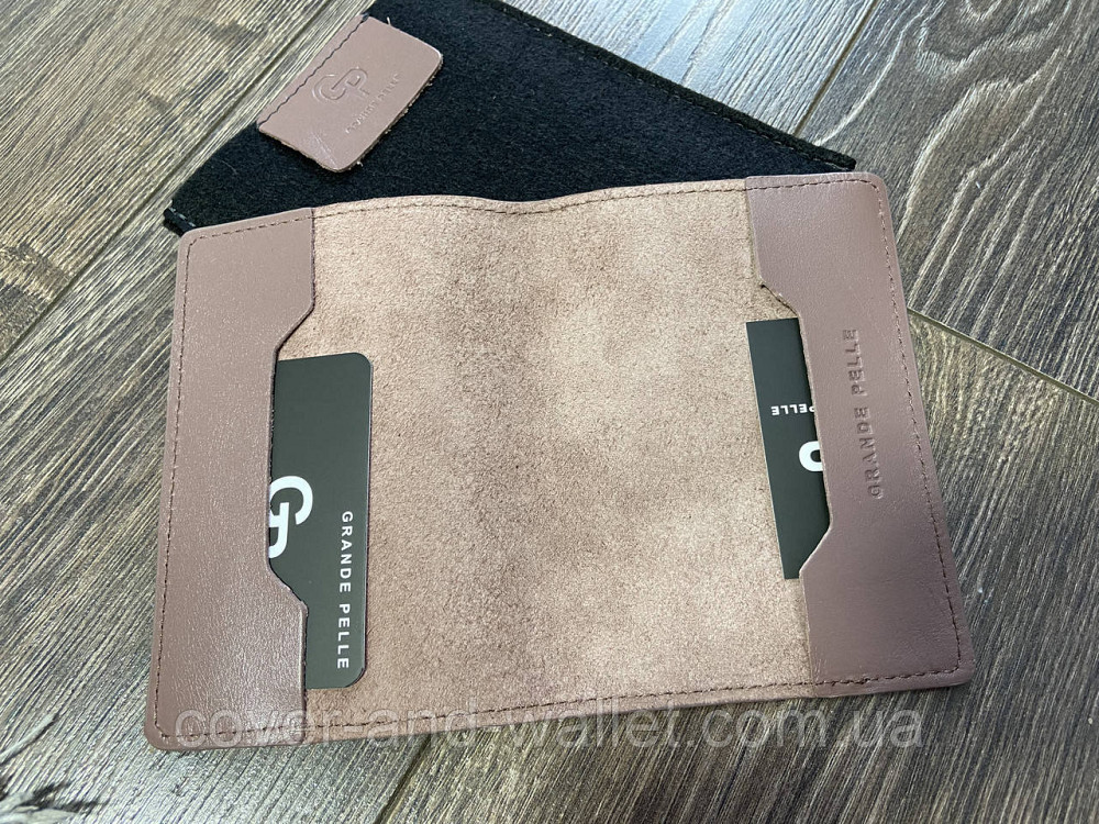 Красива жіноча обкладинка на паспорт світло-рожевого кольору зі шкіри Grande Pelle Київ - фото 4