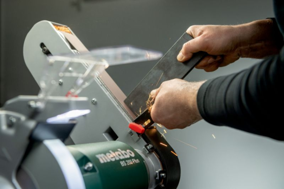 Профессиональная комбинированная точилка Metabo BS 200 Plus : 600 Вт, диск 200мм, шлифлента 1020мм, 2.7 Нм Киев