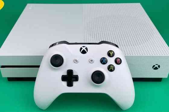 Xbox One S 500 ГБ, Один джойстик, Відмінний стан. Харків
