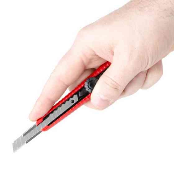 Нож сегментный, 9 мм, металлическая направляющая, винтовая фиксация INTERTOOL HT-0511 Киев