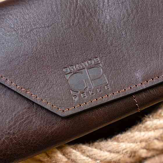 Горизонтальный клатч глянцевый на магните GRANDE PELLE 11317 Шоколадный Киев