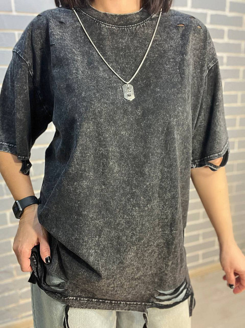 Футболка жіноча YUJIE YISHANG 8612 варена оверсайз порізана з кулоном one size чорна, чорний, one size Київ - фото 11