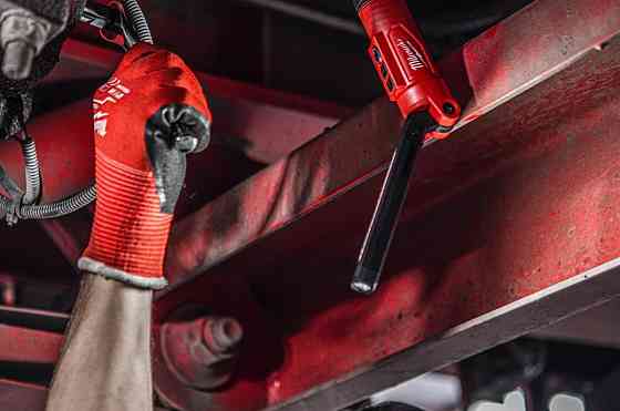 Фонарь светодиодный аккумуляторный с подвижной головкой MILWAUKEE, L4 SL550-301 Одесса