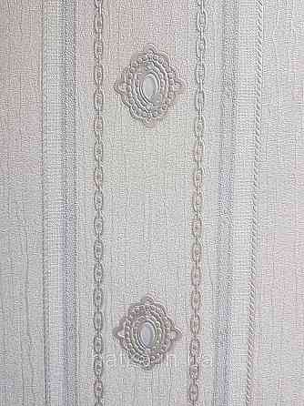 Шпалери вінілові на флізеліні AdaWall Seyyah 1.06х10 смуги широкі завитки розетки структурні білі срібло Київ