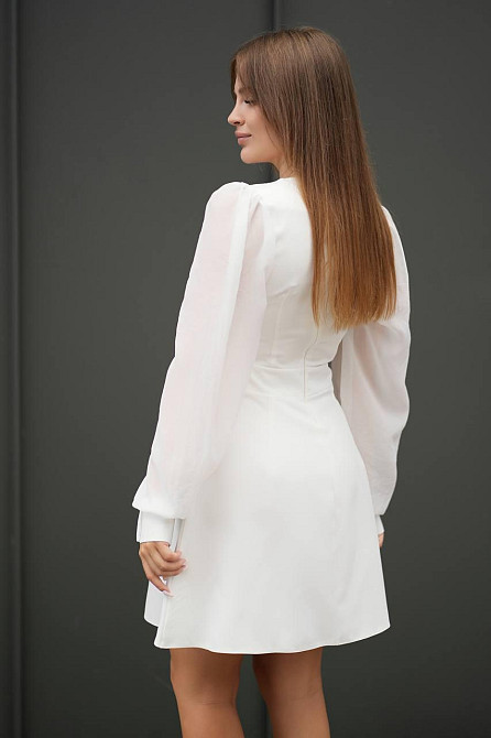 Жіноча ефектна міні сукня із шифоновими рукавами костюмка Білий, 42 Одеса - фото 4