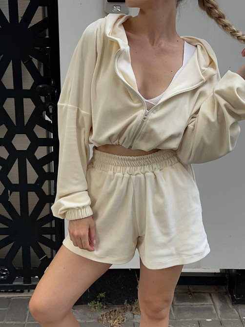Костюм шорты и кофта из спорт-велюра, удобный крой для весны/лета, сливочное масло, размер M-L Лубны - изображение 7