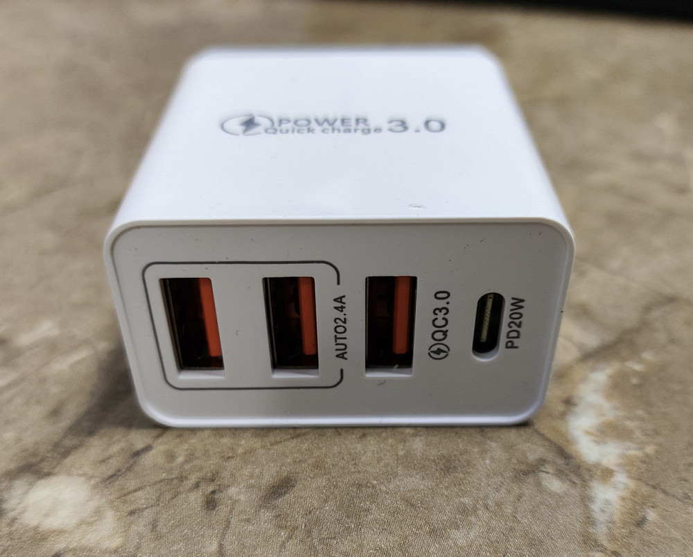 Зарядний пристрій на 4 порти (3 порти USB та 1 TYPE-C (45 W)) Сміла - фото 4