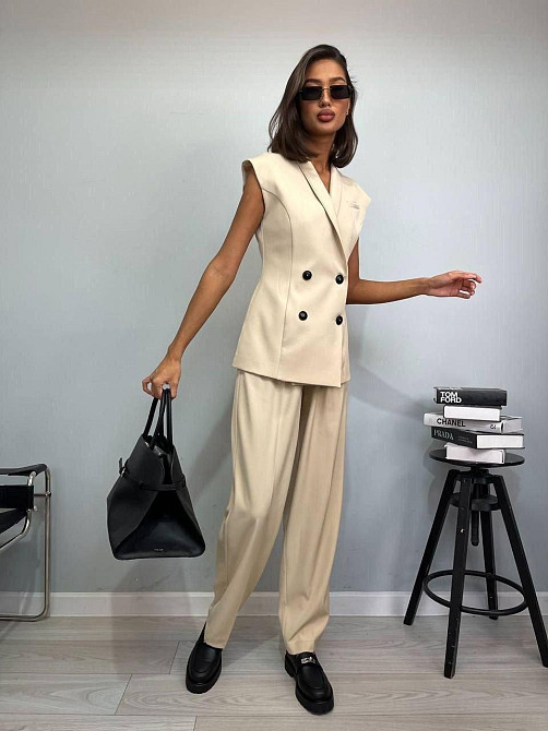 Женский брючный деловой костюм двойка: жилет и штаны костюмка Беж, 46/48 Одесса - изображение 3