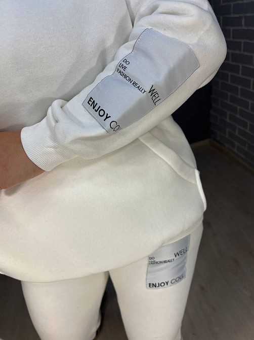 Костюм женский ENJOY 2920 худи с капюшоном брюки резинка нашивка утепленный флис белый, белый, L Киев - изображение 3