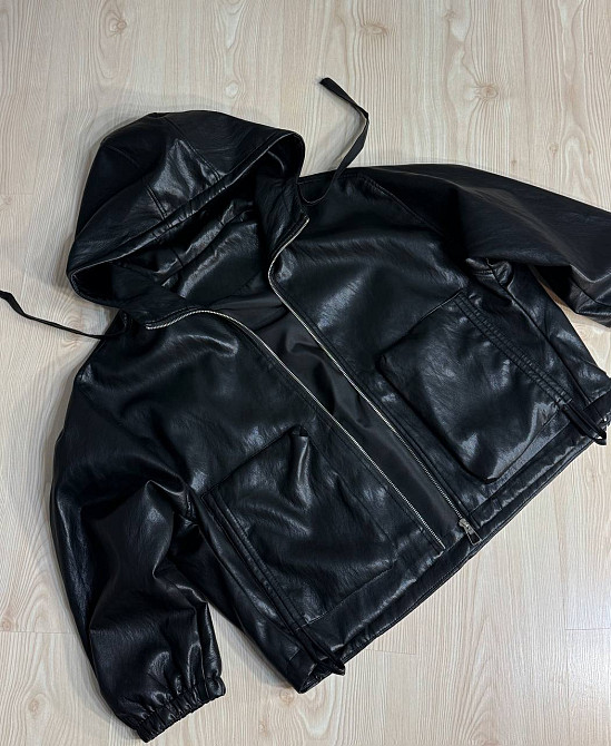 Куртка жіноча Ou Mai JY-08 з екошкіри з капюшоном оверсайз чорна, чорний, XL Київ - фото 5