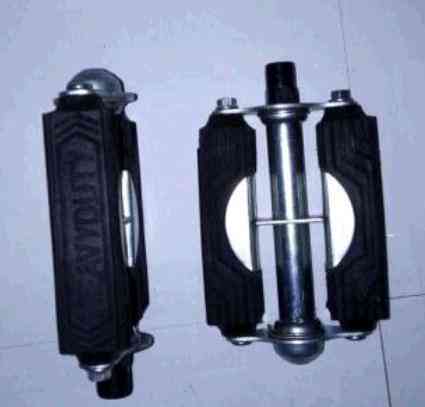 Педалі велосипедні (метал, гумова основа знімна, хром) Мукачево