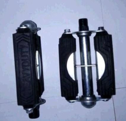 Педалі велосипедні (метал, гумова основа знімна, хром) Мукачево - фото 1