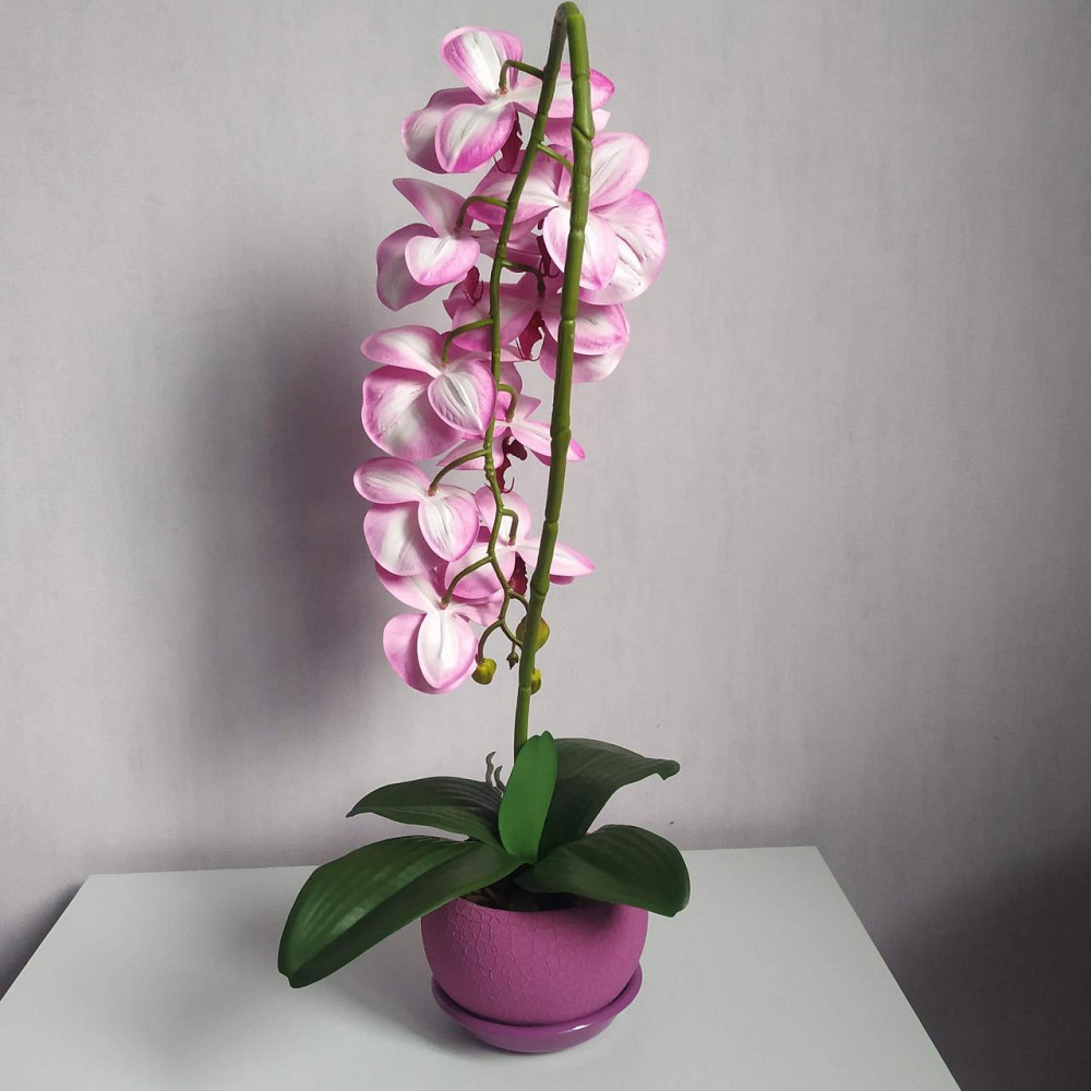 Штучна латексна орхідея VIP у бузковому керамічному кашпо на одну бузкову гілку Дніпро - фото 5