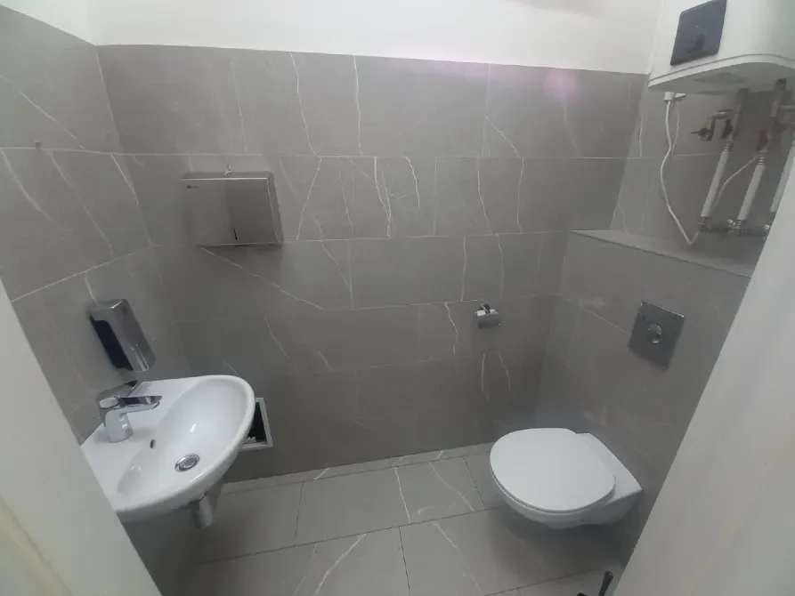 Офіс в самому центрі міста. Генерація електроенергії. Ремонт як на фото, все свіже і нове. Цілих 3 С/В. Розкішний вид на місто. Дніпро - фото 11