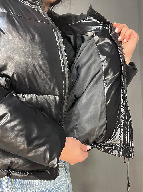 Куртка жіноча Lady Yep 9073 глянцева пуффер з кишенями без капюшона коротка чорна, чорний, 42 Київ - фото 18