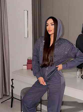 Женский стильный повседневный костюм со стразами свободного кроя трехнить Графит, 48/50 Одесса