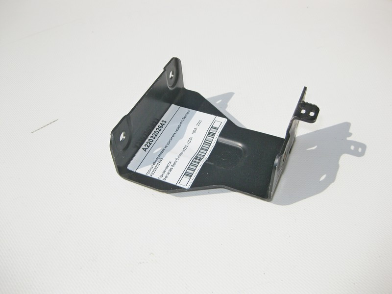 Mercedes-Benz  A2203202643 Кронштейн проводів на підсилювачі переднього бампера S-Class W220 Одесса - изображение 2