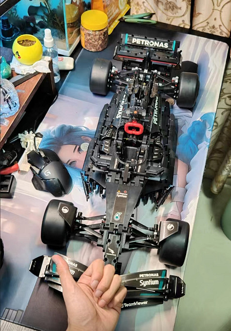 Конструктор машинкаTechnic Mercedes-AMG F1 W14 E Performance в масштабе 1:8 на 1642 деталі болід мерседес чорн Київ - фото 7