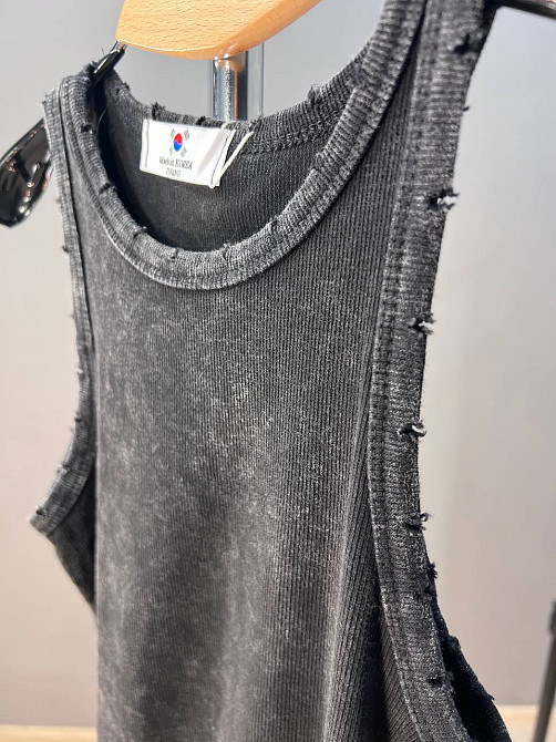 Майка женская YI FANG 501-2733 вареная рубчик порезанные швы one size, черный, one size Киев - изображение 11