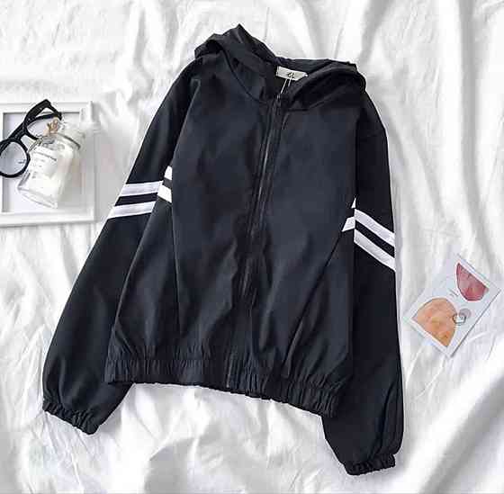 Жіноча спортивна вітровка з капюшоном плащівка. Чорний Одеса