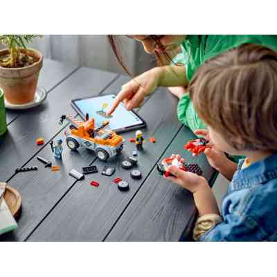 Конструктор LEGO City Евакуатор і ремонт спортивних авто (60435) Вінниця