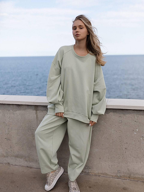 Женский оверсайз костюм: объемная кофта с трендовыми брюками бананами турецкий дабл фейс 100% хлопок Оливка Одесса - изображение 10