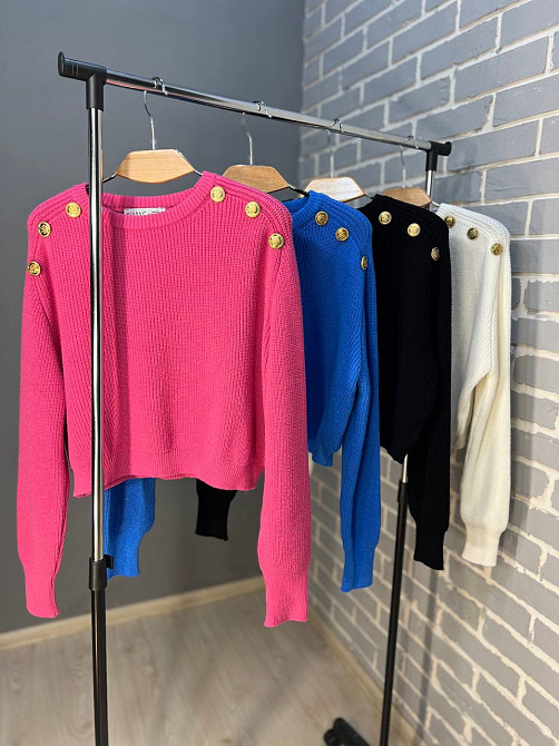 Свитер женский MIX RAY 6733 золотые пуговицы на плечах укороченный свободный, малиновий, one size Киев - изображение 9