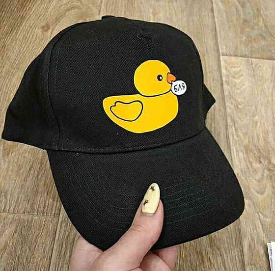 Чорна кепка — бейсболка. "УТКАБЛЯ" Чернівці