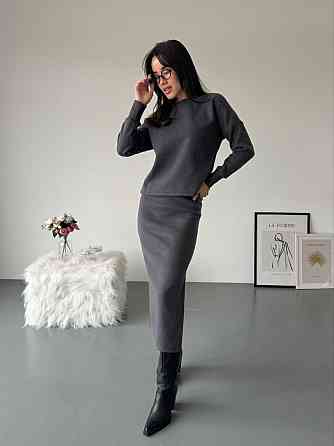 Женский стильный теплый костюм двойка с разрезом сбоку Графит, 50/52 Одесса