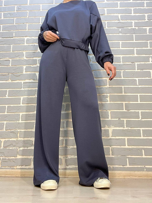 Костюм жіночий CREP 82287 біфлекс світшот резинка нашивка та брюки палаццо широкі від стегна графіт, Одеса - фото 2