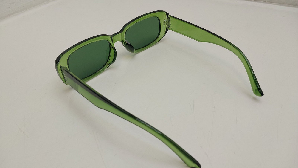 Сонцезахисні прямокутні окуляри в пластиковій оправі зелені Луцьк - фото 4