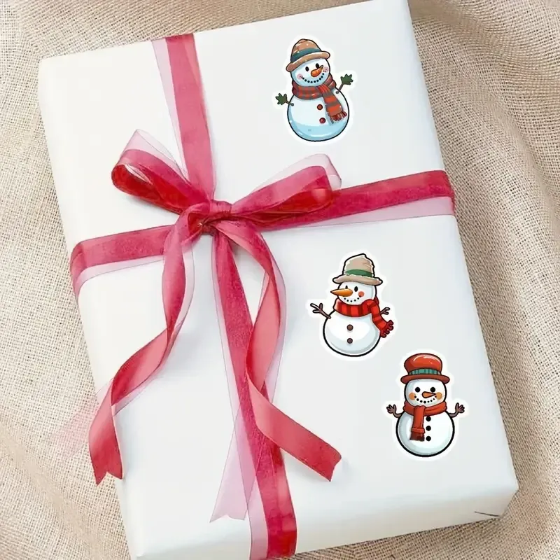 Рождественские наклейки Снеговики 500 шт – рулон самоклеящихся стикеров для упаковки и декора Киев - изображение 5