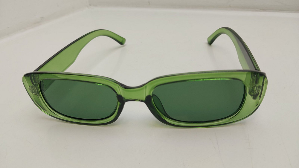 Сонцезахисні прямокутні окуляри в пластиковій оправі зелені Луцьк - фото 3
